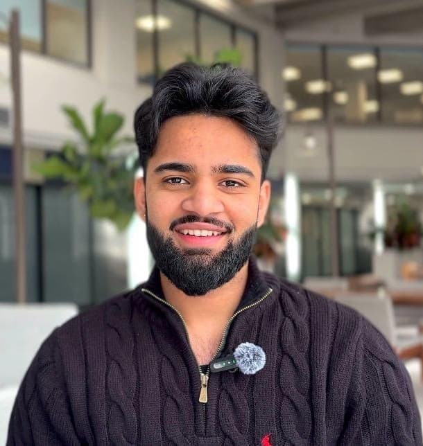 Hitesh Angrish, Founder of AngrishFrançais